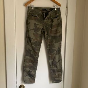 Seven 7 Army Print Camo Skinny Jeans size 4‎